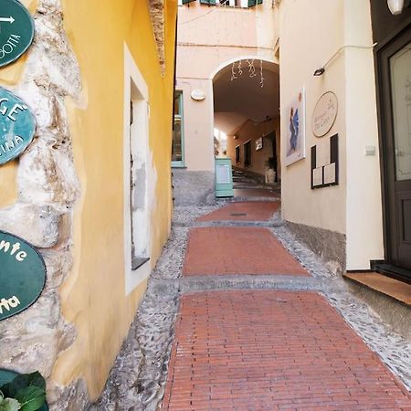 Casa Della Nonna Teresa Leilighet Bordighera Eksteriør bilde
